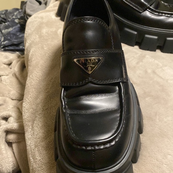 very clean other than that only creases visible on the pictures message for info - Picture 2 of 7